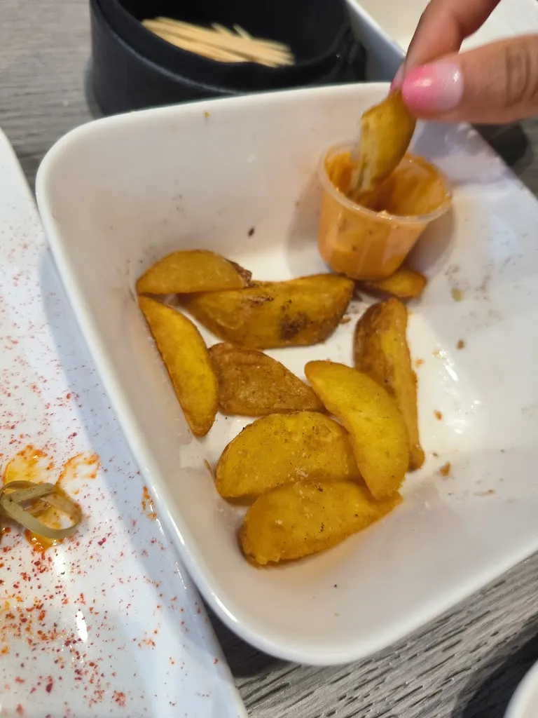 Maïlys Ferre_BODEGA EL SEVILLAN LA TESTE DE BUCH - BAR D AMBIANCE & RESTAURANT DE TAPAS- COCKTAIL-BIERE -VIN-ANIMATION_Teste-de-Buch_review