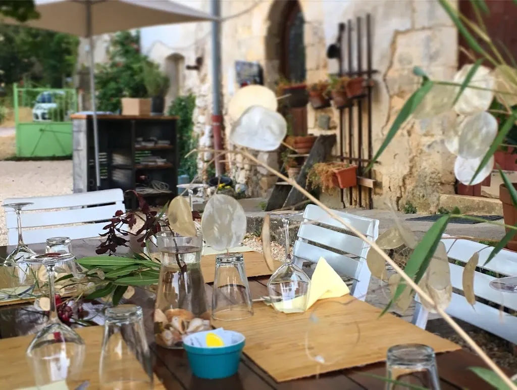 l'autre coté de l'assiette restaurant in Lagorce