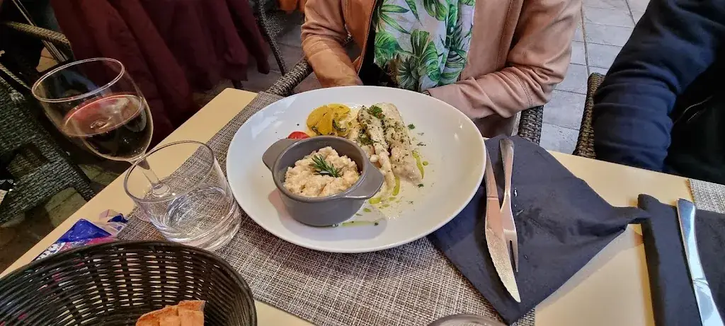 sebati sircar_Restaurant Le Pont des Mazes_Vallon-Pont-d'Arc_review