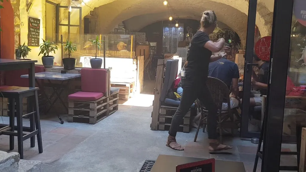 le Patio_Vallon-Pont-d'Arc_slider_image_2