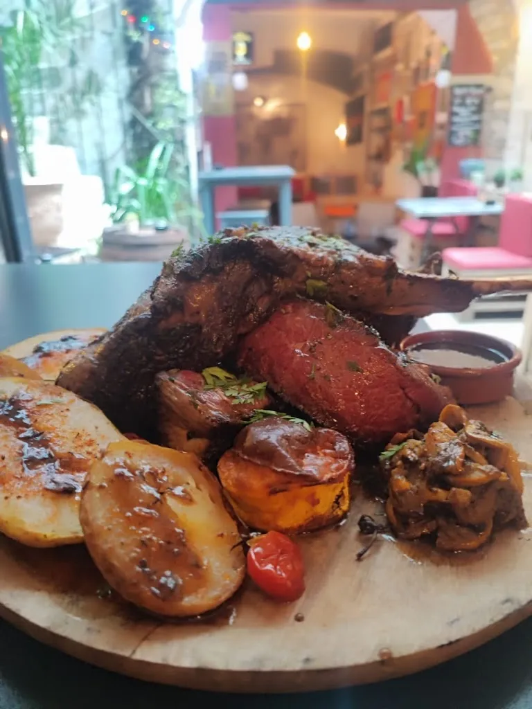 le Patio_Vallon-Pont-d'Arc_slider_image_3