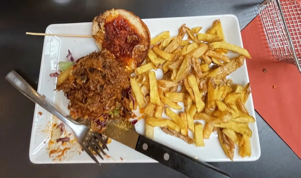 Charlotte Tamé_Les Spécialistes_Lagord_review