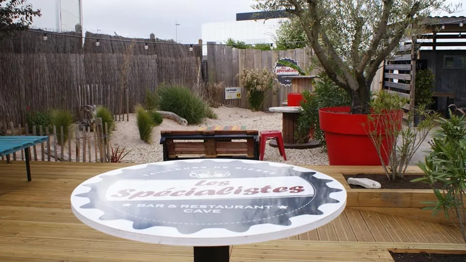 Les Spécialistes restaurant in Lagord