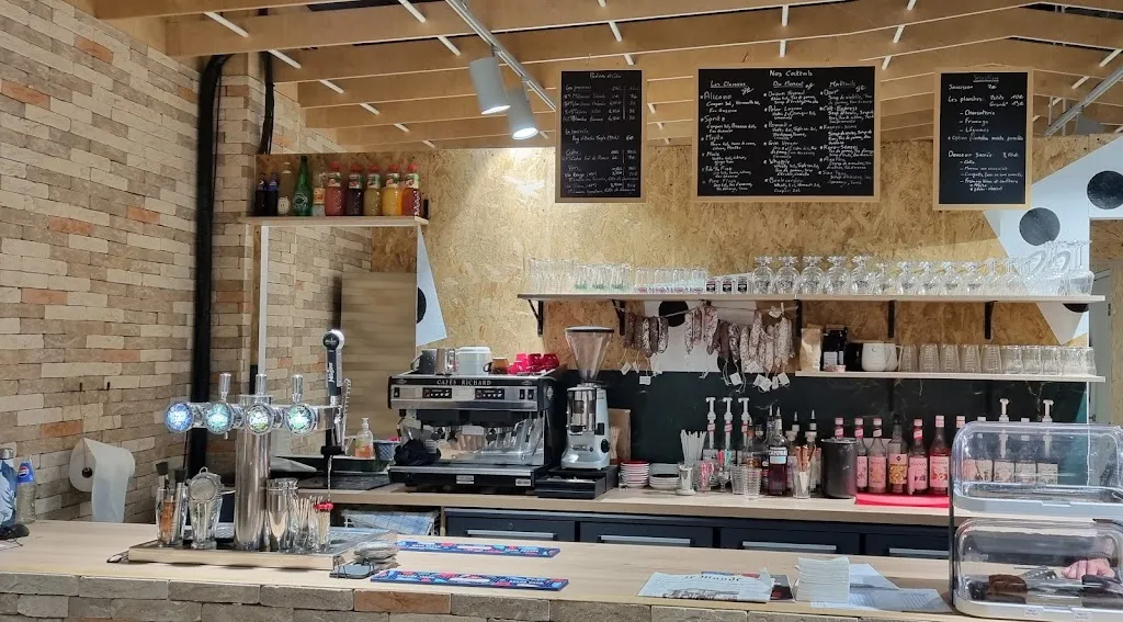 philippe schiller_CAFÉ BAR LOISIRS INDECIS_Lagord_review