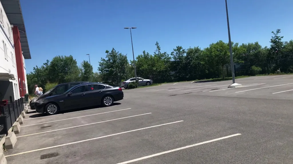 Adonis Hôtel Bayonne restaurant in Lahonce