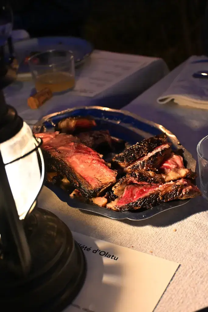 Table d’été d’Olatu restaurant in Mouguerre