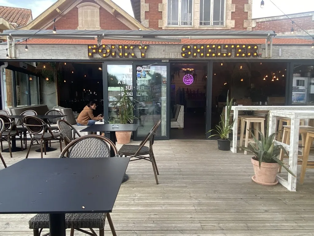 Fonky Shelter restaurant in Lacanau