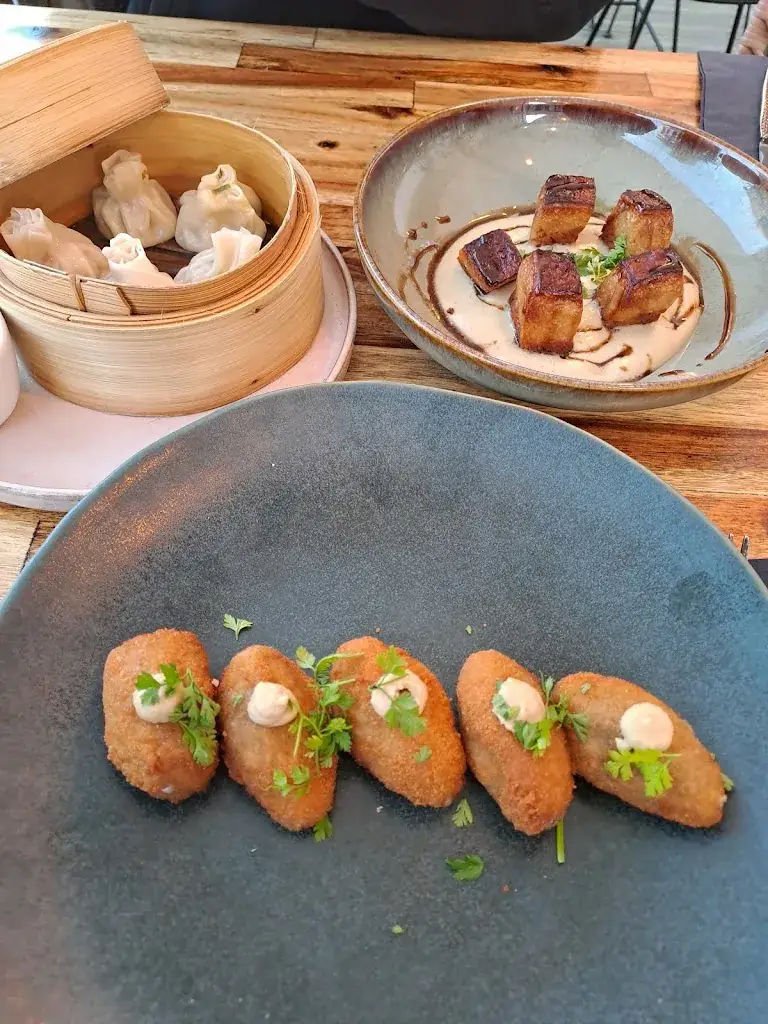 tom a_Le Dahlia_Lacanau_review