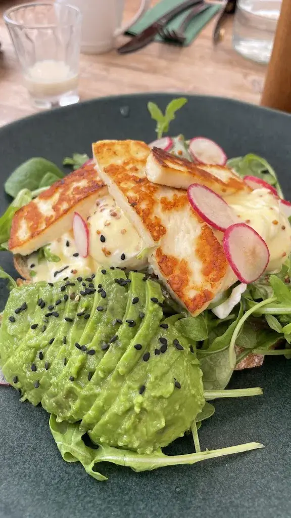 Rupert Swan_Le Dahlia_Lacanau_review