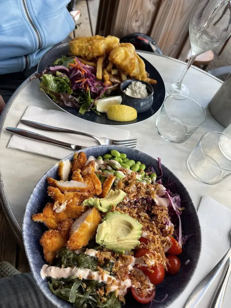 BRIGITTE BACHECONGI SMITH_Le Boucantier_Lacanau_review