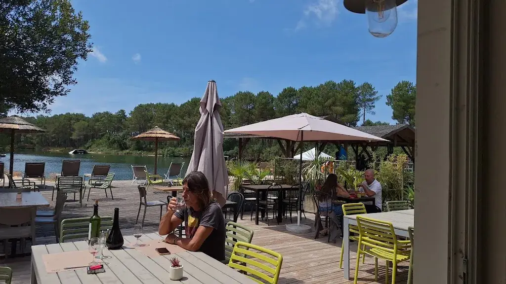 Jean-François BETBEDER_La Guinguette de Pitrot_Lacanau_review