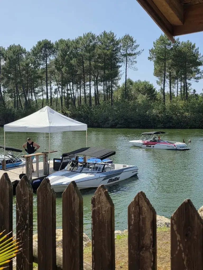 Dick E_La Guinguette de Pitrot_Lacanau_review