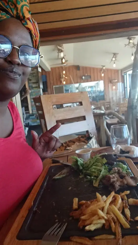 Rusimbi Ndayuhurume_La Marinière_Lacanau_review