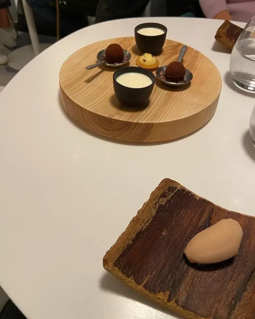 Menu_La Cour de l’Abbaye par Vincent Favre Félix_Annecy_image_5