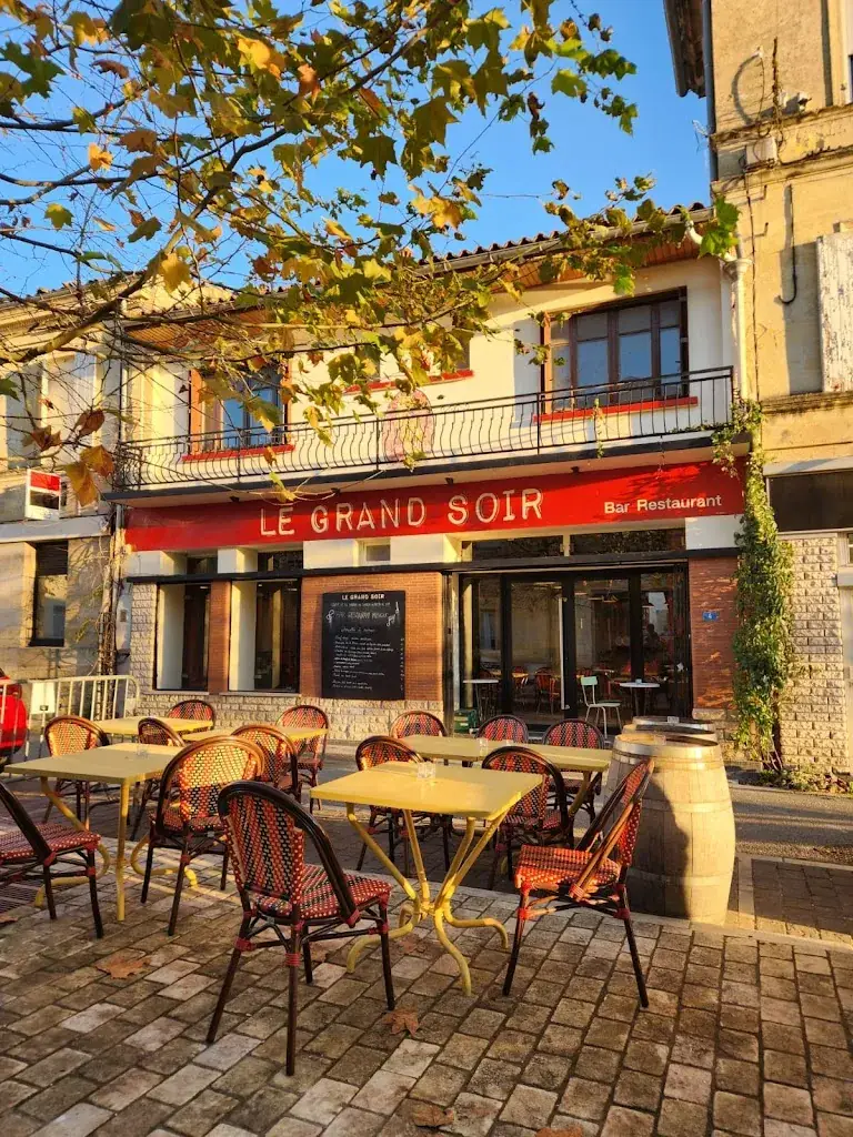 Le Grand Soir restaurant in Langoiran