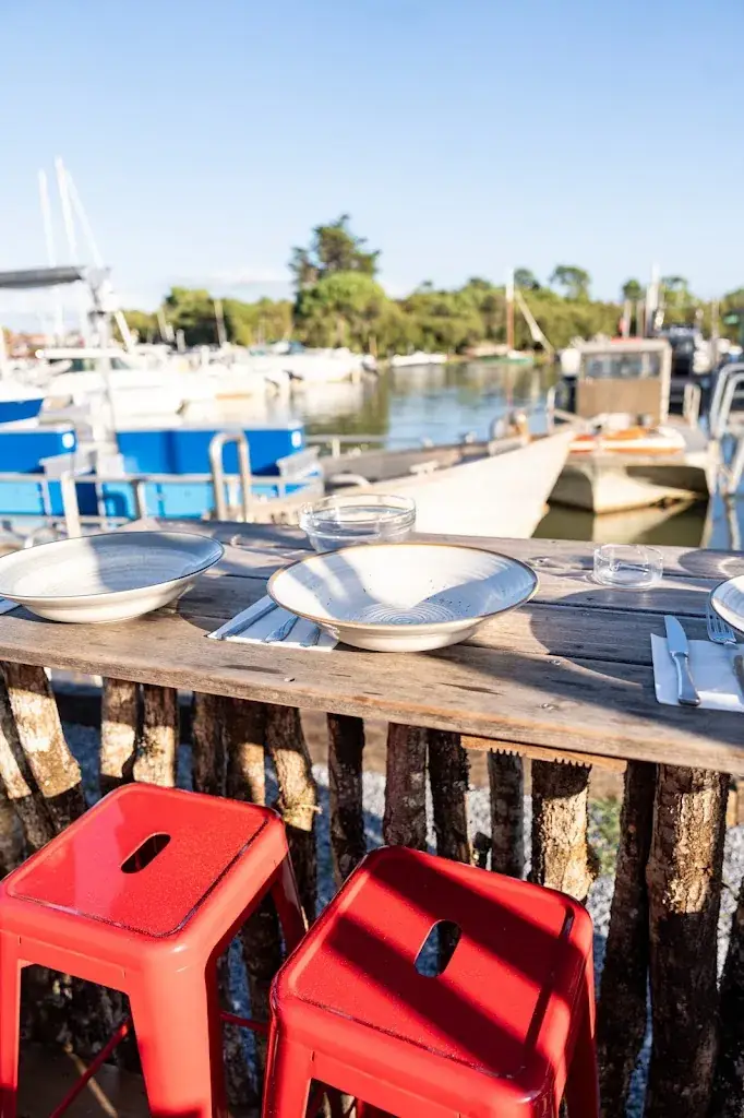 La Terrasse de la Poissonnerie du Port de Lanton restaurant in Lanton