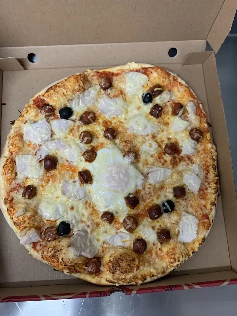 PIZZA LAPLUME restaurant in Laplume