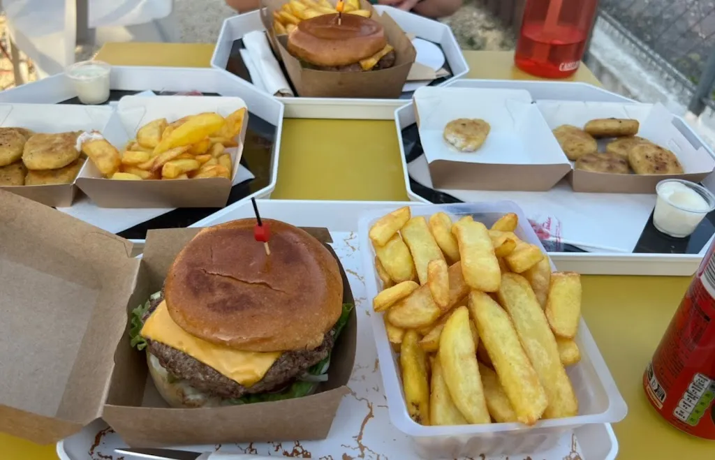 Chez Kiki et Manou restaurant in Lalinde