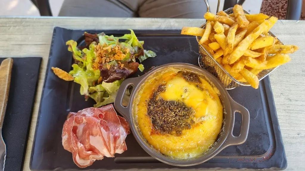 Restaurant Les Marronniers Lanquais_Lanquais_slider_image_3