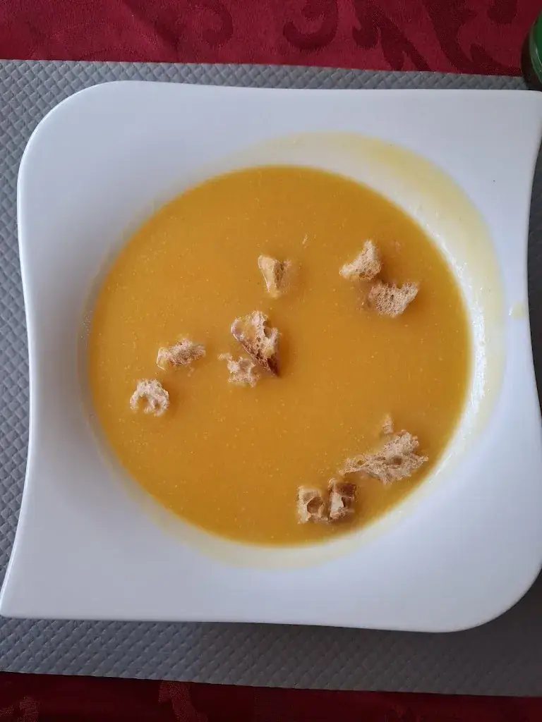 Véronique Marchat_Au gré des saisons_Couze-et-Saint-Front_review