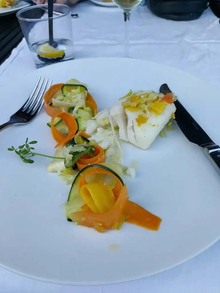 Josie Mowl_Restaurant gastronomique Château Les Merles_Mouleydier_review