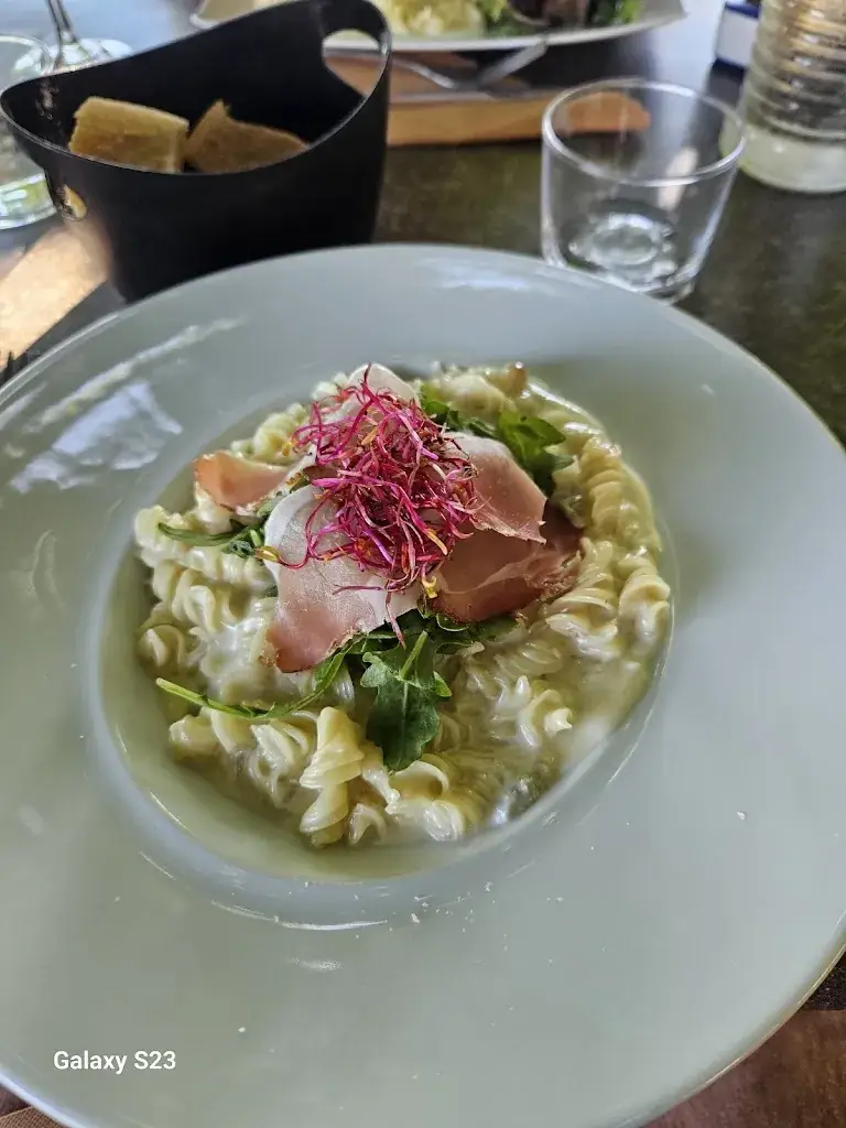 David Mackie_LE BELLA CIAO 1 PLACE DU PORT 24150 MAUZAC ET GRAND CASTANG_Mauzac-et-Grand-Castang_review