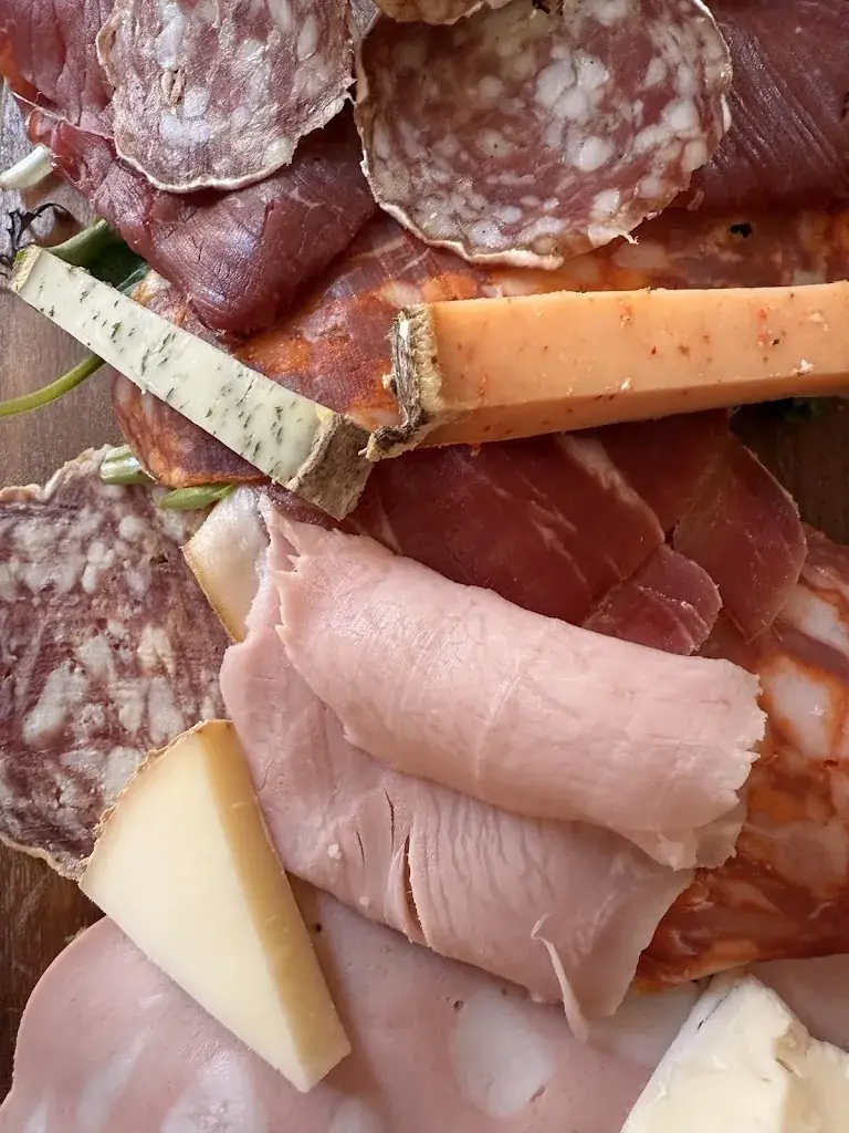 Elvina Crpz_Restaurant Pizzeria LE CANTOU_Badefols-sur-Dordogne_recensione