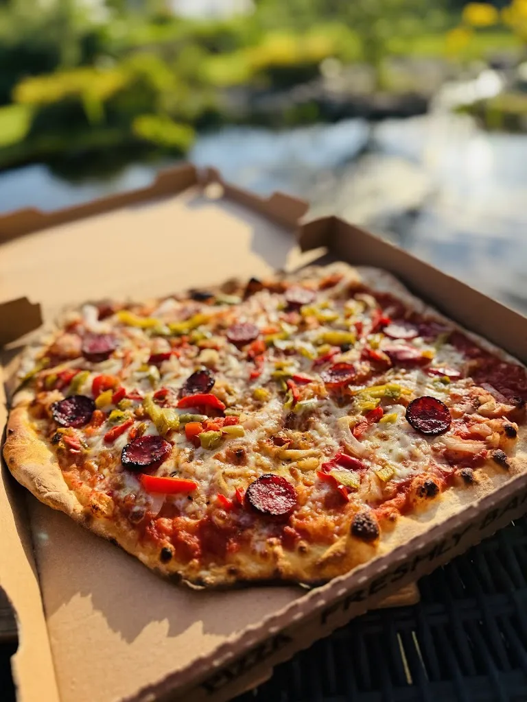 Tout et n'importe quoi_Don Luigi Pizz'_Lasseube_review