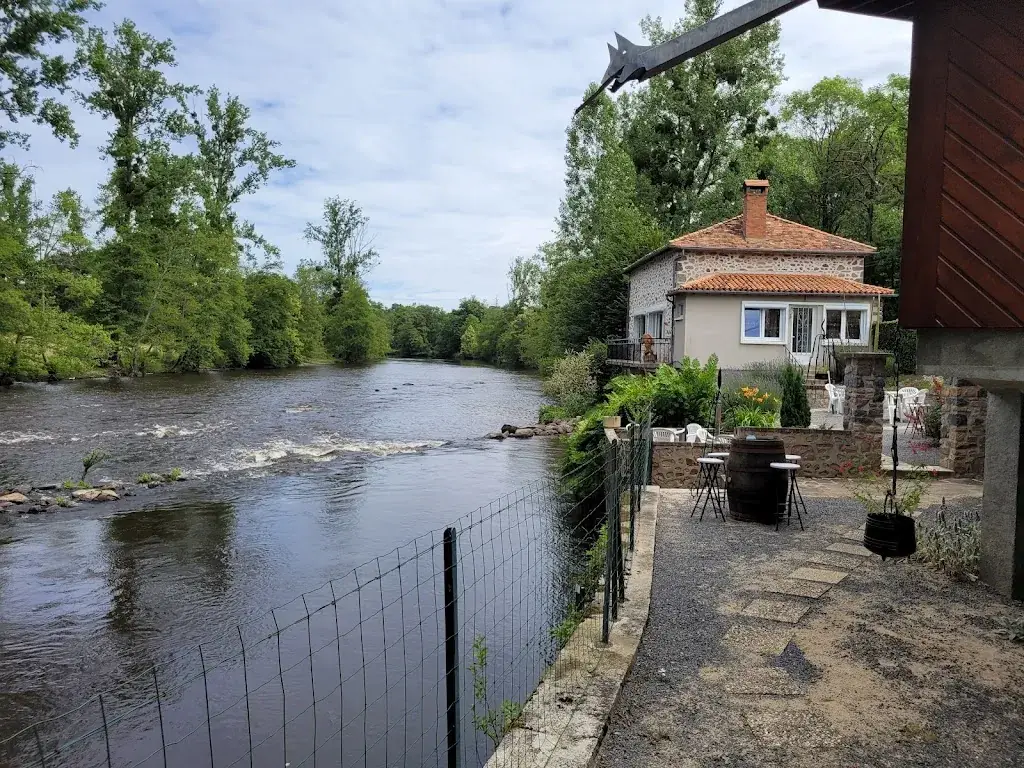 Sally Moriarty_La Voulzie Sarl_Lathus-Saint-Rémy_review