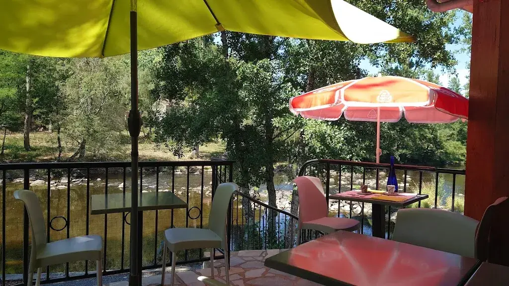 La Voulzie Sarl restaurant in Lathus-Saint-Rémy