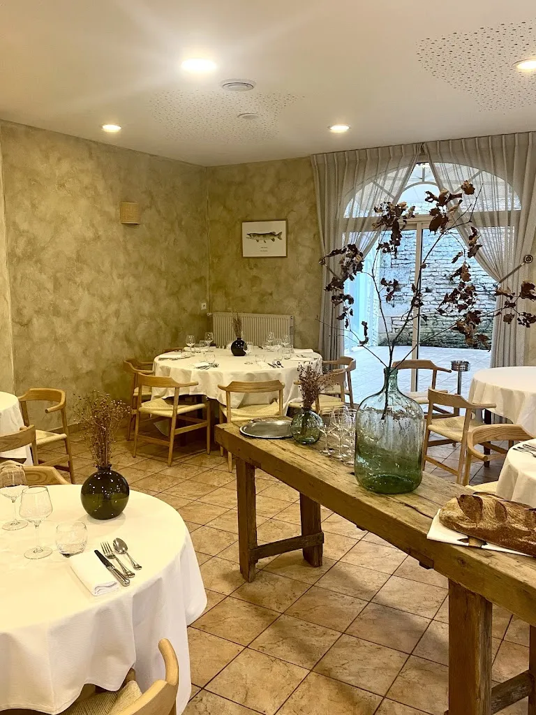 Restaurant le Cheval Blanc de Vouillé ristorante a Vouillé