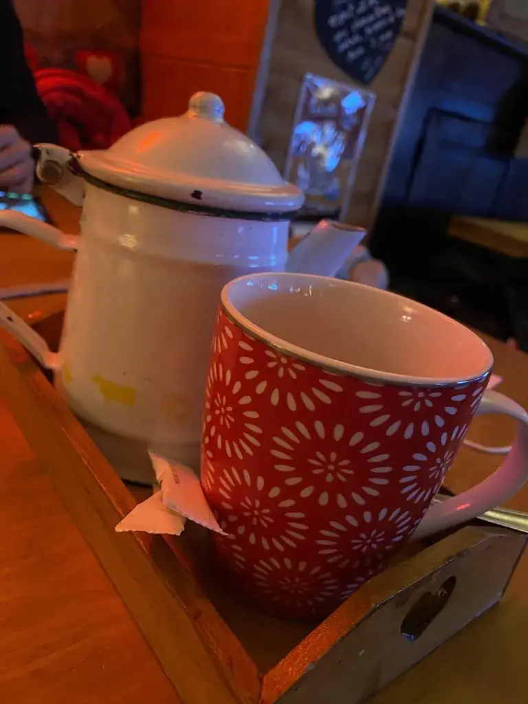 Kamilya Islam_Creperie de l'ours_Laruns_review