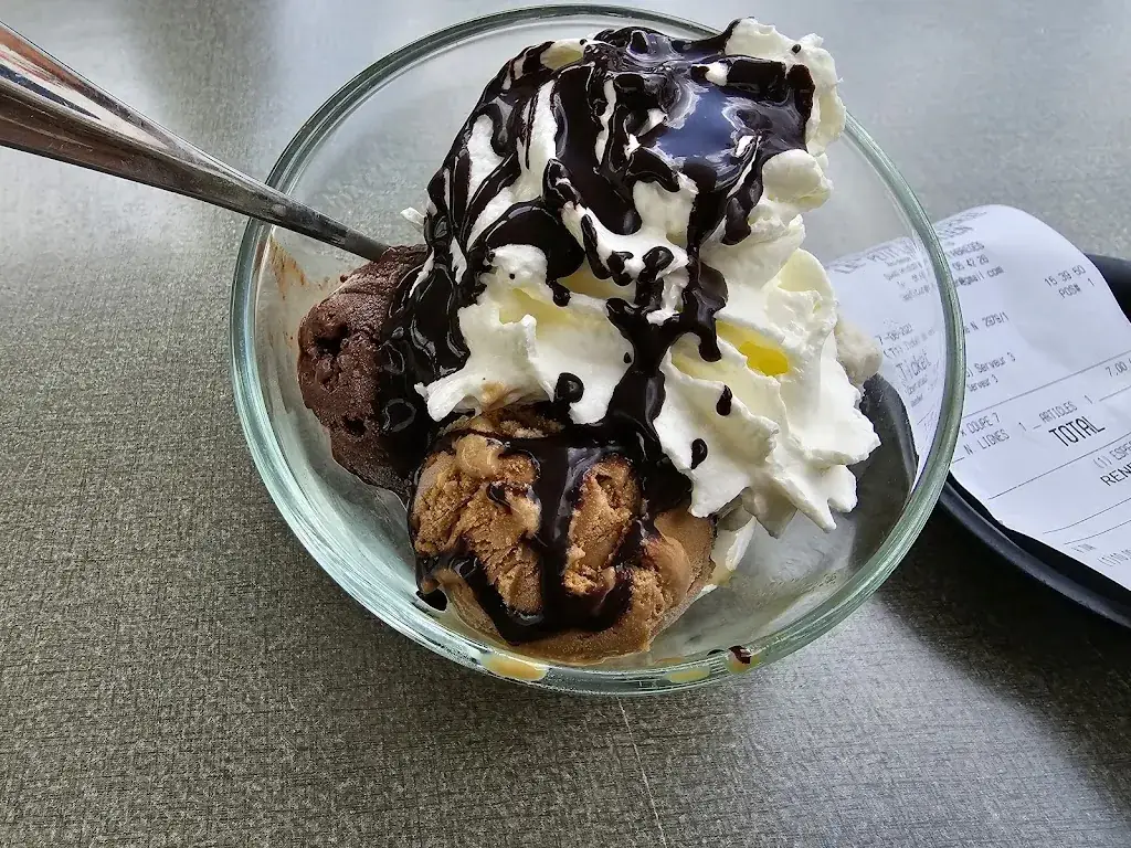 ski man_Restaurant Le Petit Lurien_Laruns_review