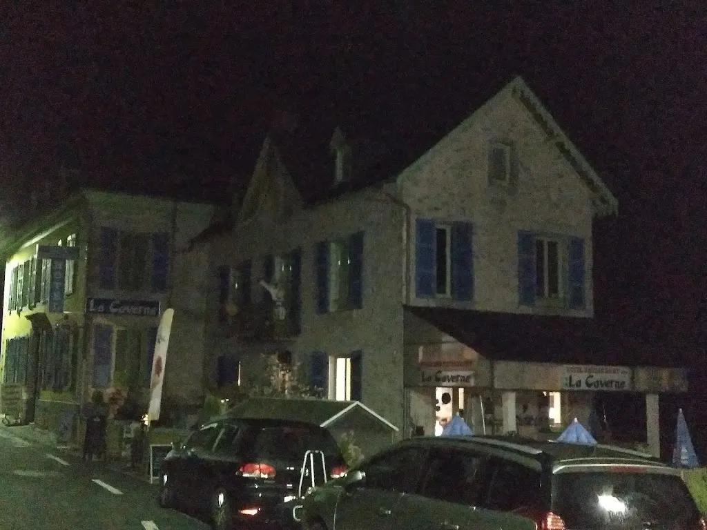 Joan C Belenguer_Auberge la Caverne_Chaudes_review