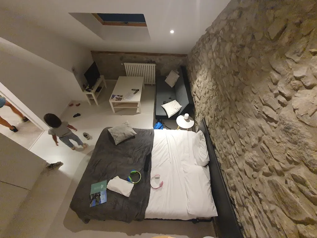 Álvaro Benito_Maison La Douane_Laruns_review