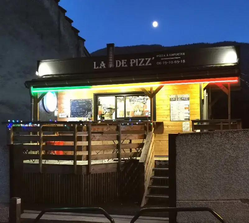 LA TOUR 2 PIZZ_Gua_slider_image_1