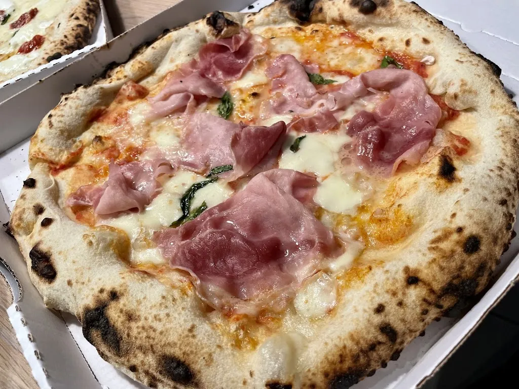 gregory thouvenin_Da pippone pizzeria napoletana Verace_Gua_review