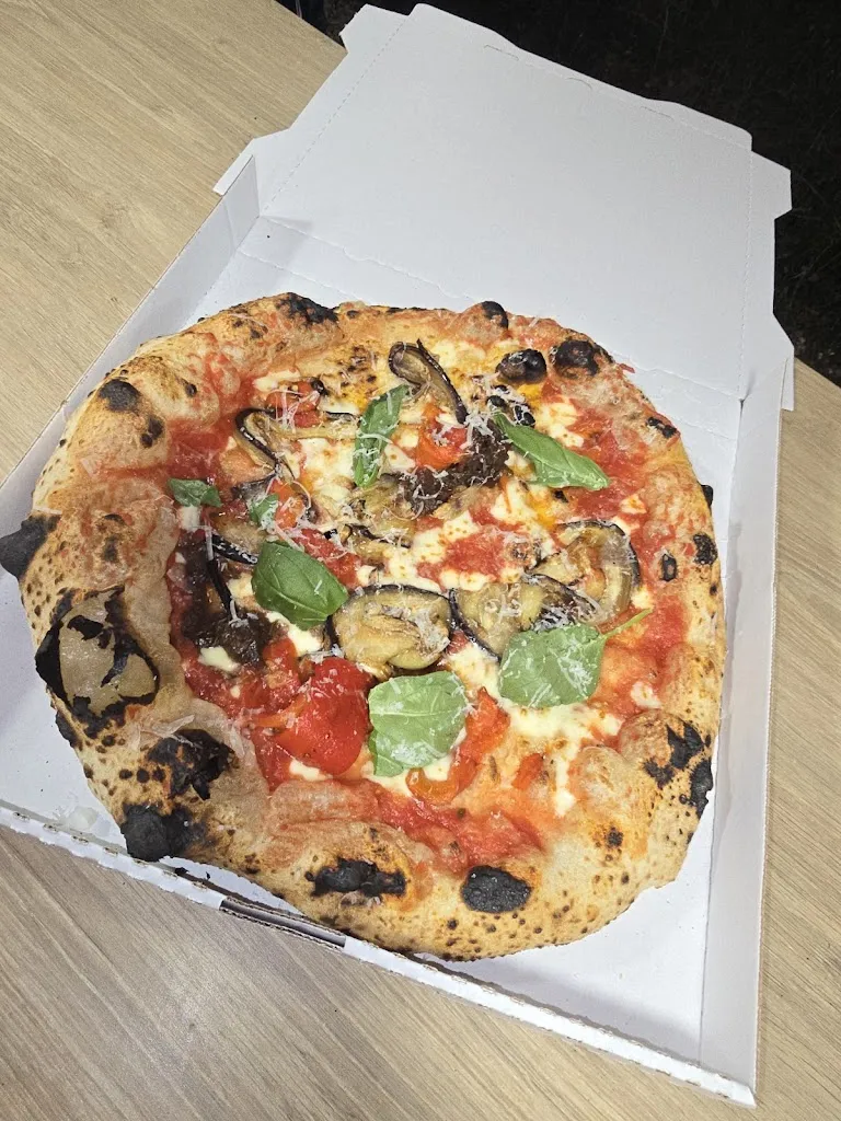 Da pippone pizzeria napoletana Verace_Gua_slider_image_2