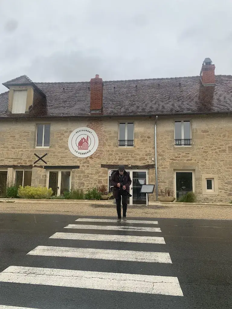 Noémie Marroc_La Verrerie_Lardin-Saint-Lazare_recensione