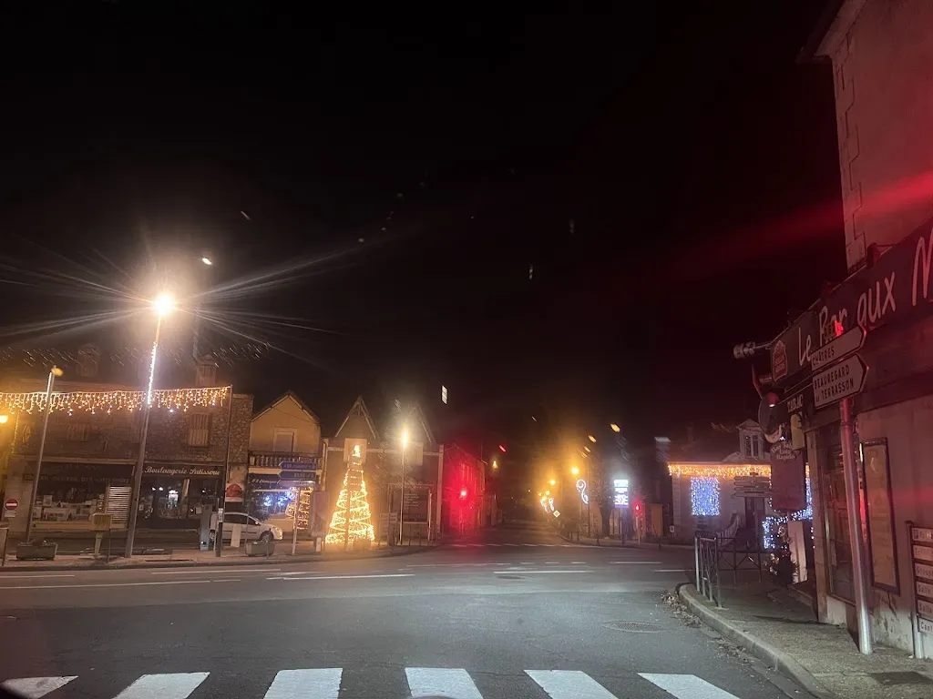 Le Bar Aux Maîtres restaurant in Lardin-Saint-Lazare