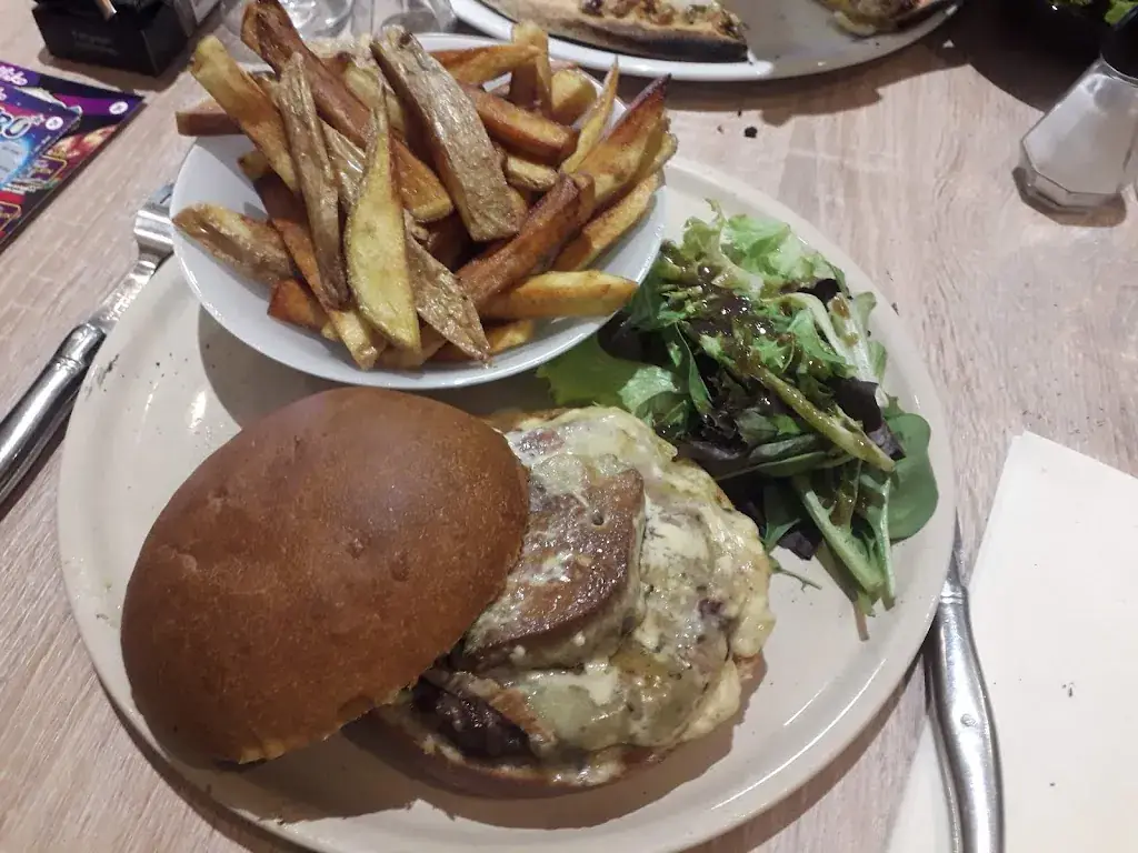 LA PAPETERIE A PIZZAS ristorante a Lardin-Saint-Lazare