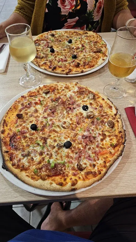 LA PAPETERIE A PIZZAS_Lardin-Saint-Lazare_slider_image_2