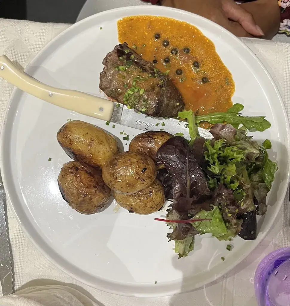 Hiten Patel_Attablée_Bouscat_review