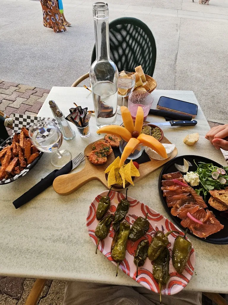 L Ajonciere_Porge_slider_image_3