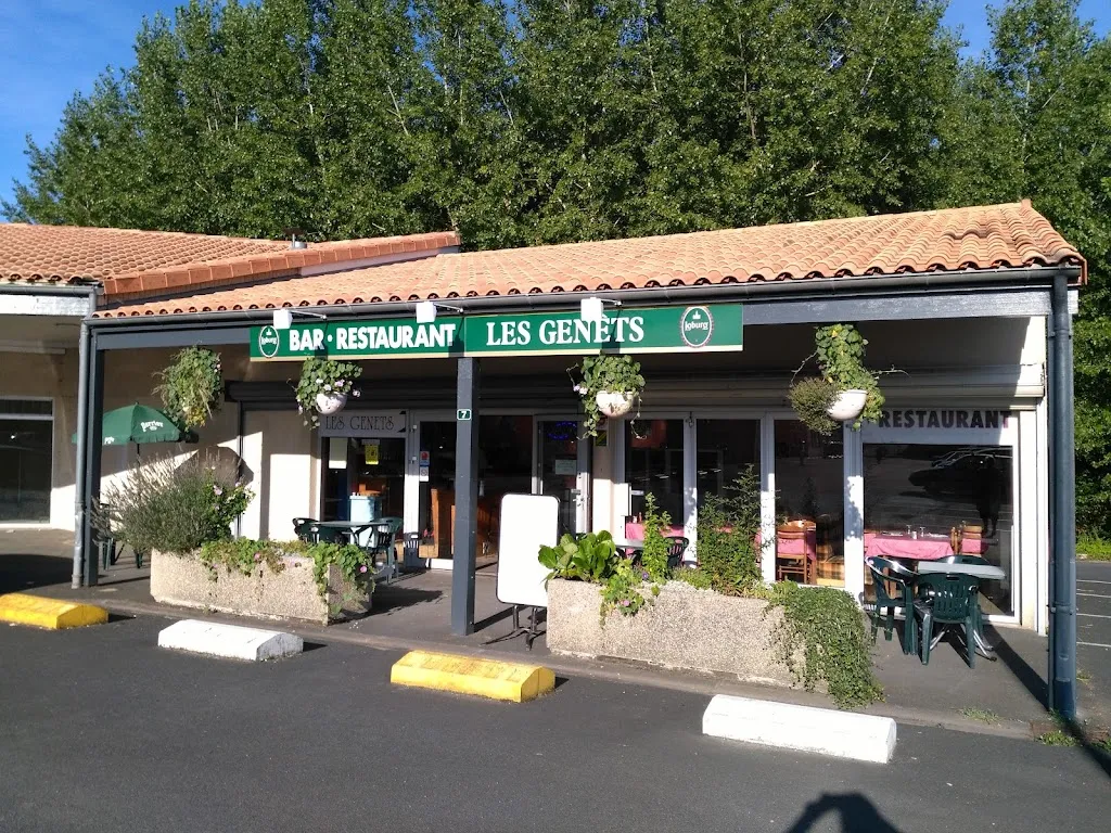 Bar-Restaurant Les Genets_Saint-Genest-d'Ambière_slider_image_1