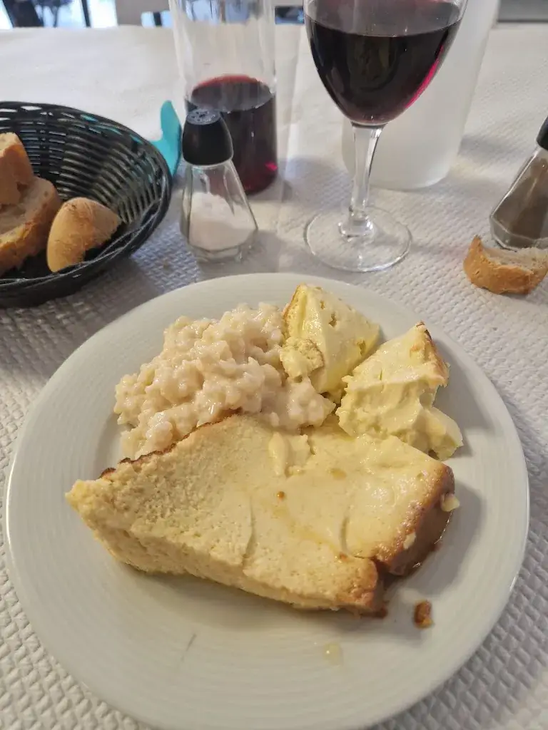 RED RED_LE PIREQUES_Léognan_review