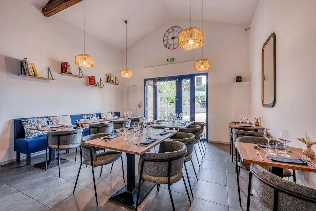 CAROLINE Restaurant in Léognan