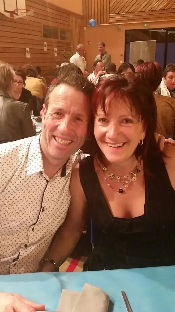 Gilles Guichard_Chez Pat Et Hervé Bar-Terrasse-Hors Sac_Larajasse_reseña