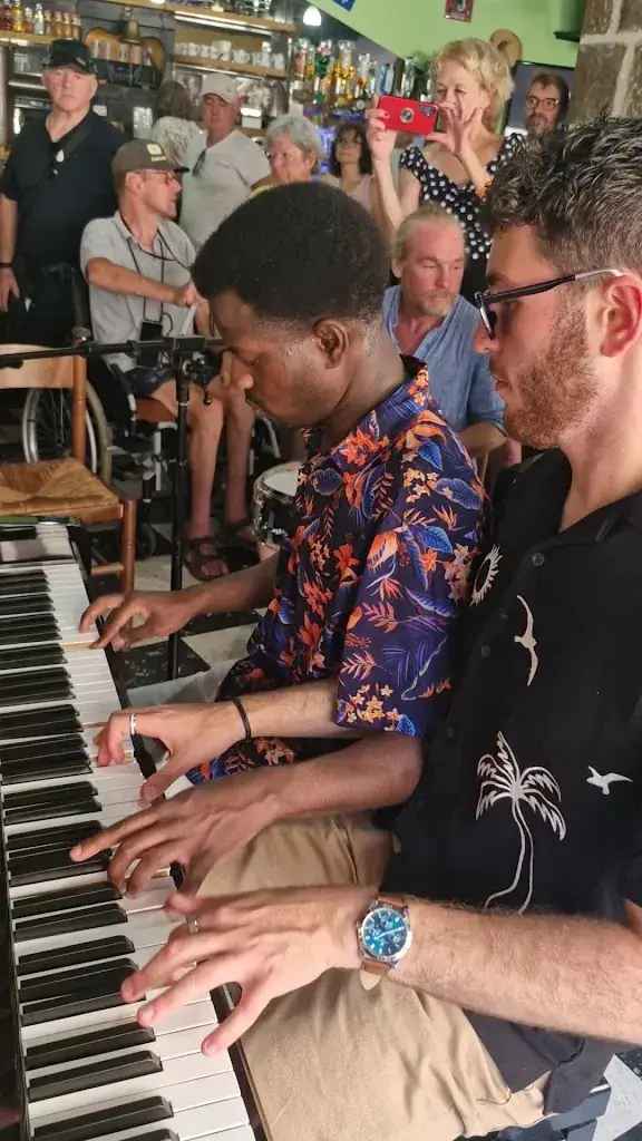 Le Joker Bar_Laroquebrou_slider_image_2