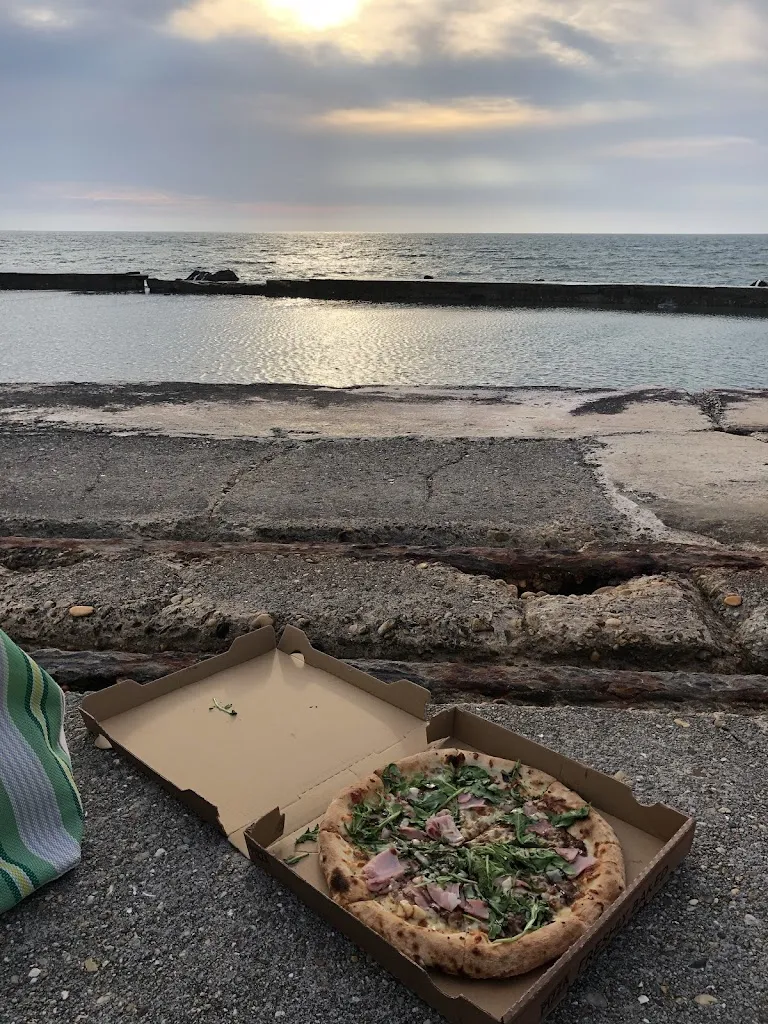 Sylvaine Pravet_LE GLOBE_Verdon-sur-Mer_review